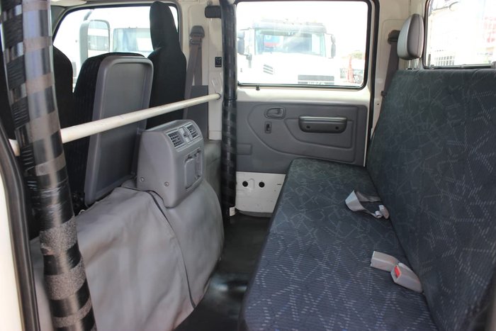 2017 HINO 616 LONG CREW AUTO White