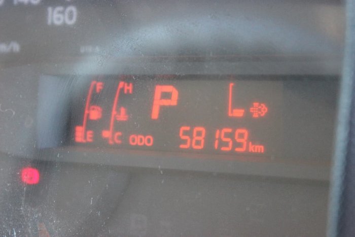 2017 HINO 616 LONG CREW AUTO White