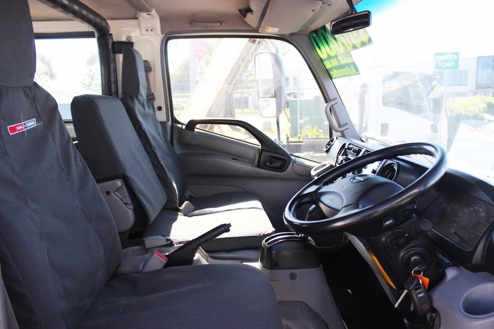 2017 HINO 616 LONG CREW AUTO White