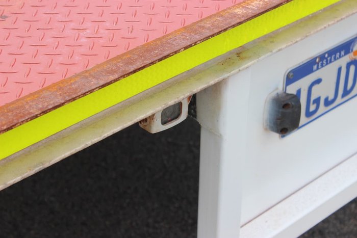 2017 HINO 616 LONG CREW AUTO White