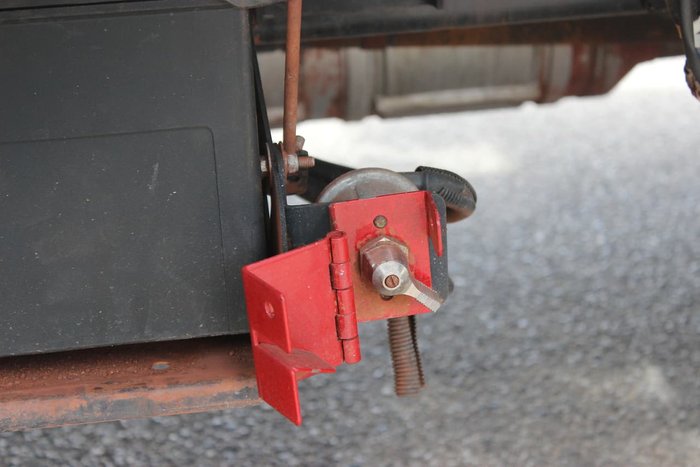 2017 HINO 616 LONG CREW AUTO White