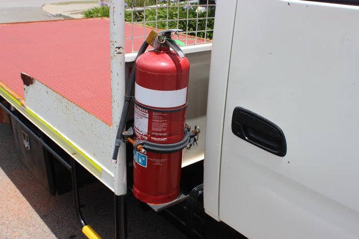 2017 HINO 616 LONG CREW AUTO White