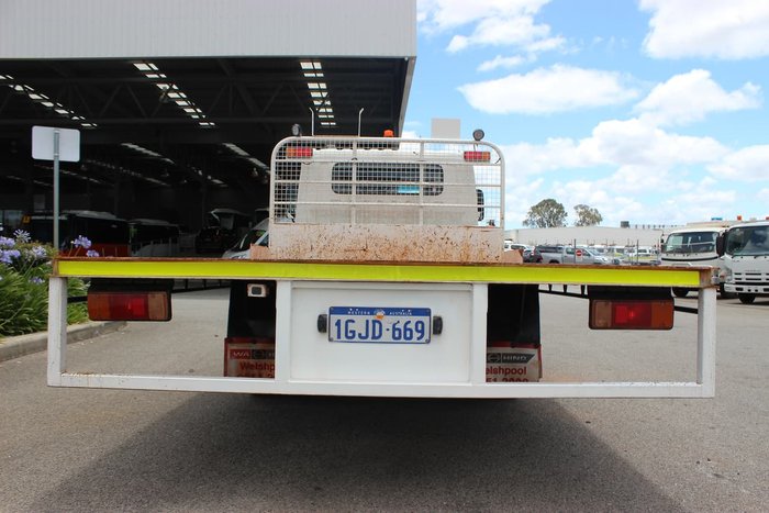 2017 HINO 616 LONG CREW AUTO White