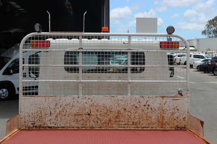 2017 HINO 616 LONG CREW AUTO White