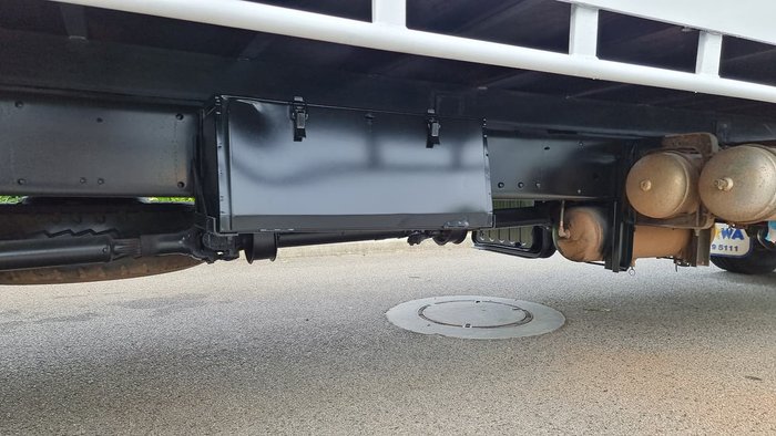 2012 UD CONDOR 17/280 White