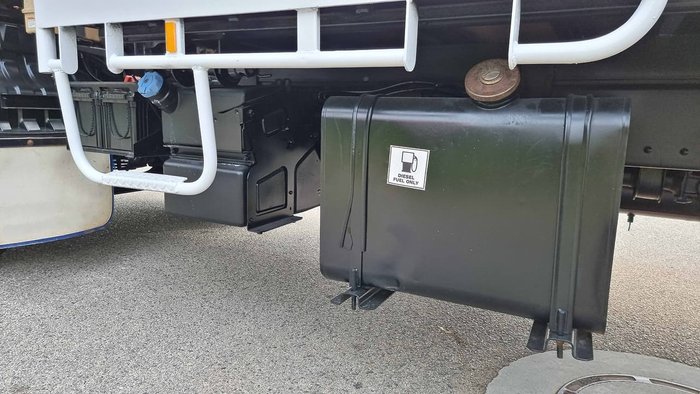 2012 UD CONDOR 17/280 White