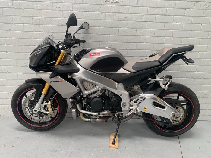 2011 APRILIA TUONO V4 R Silver