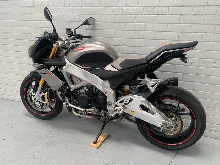 2011 APRILIA TUONO V4 R Silver