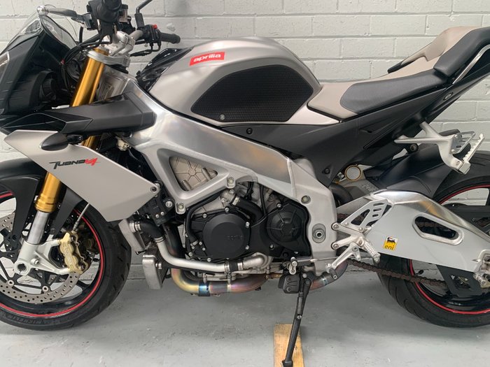 2011 APRILIA TUONO V4 R Silver