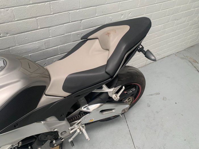 2011 APRILIA TUONO V4 R Silver