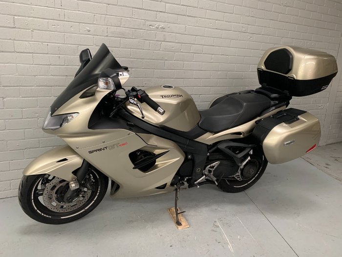 2013 Triumph SPRINT GT Grey