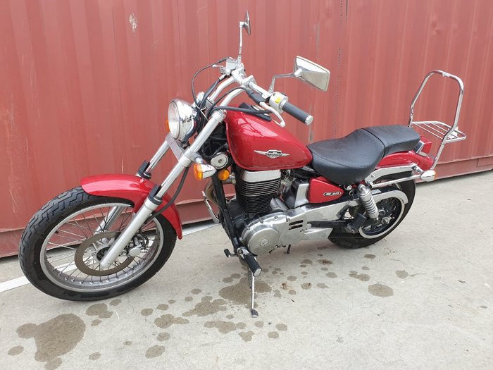 2015 Suzuki BOULEVARD S40 Red