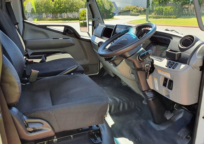 2018 FUSO 615 CANTER WHITE