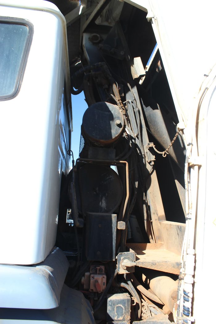 2005 IVECO ACCO WHITE