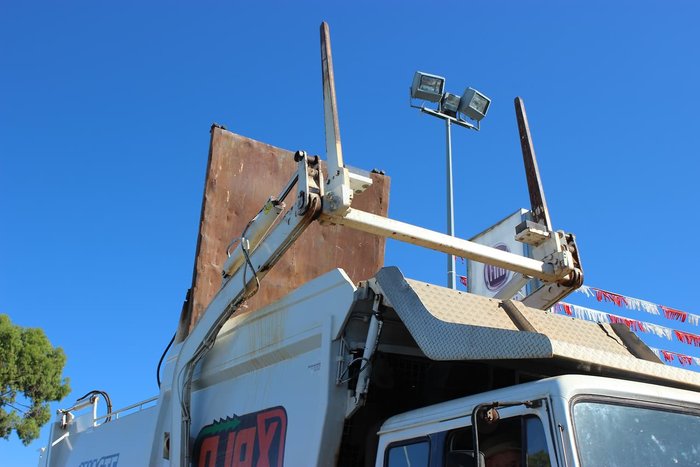 2005 IVECO ACCO WHITE