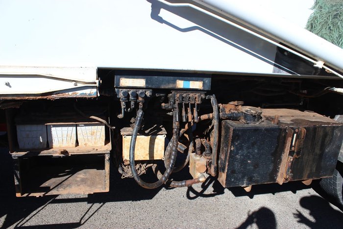 2005 IVECO ACCO WHITE