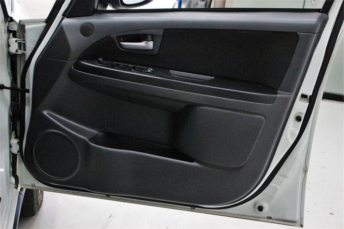 2009 Suzuki SX4 GYB 4X4 On Demand White