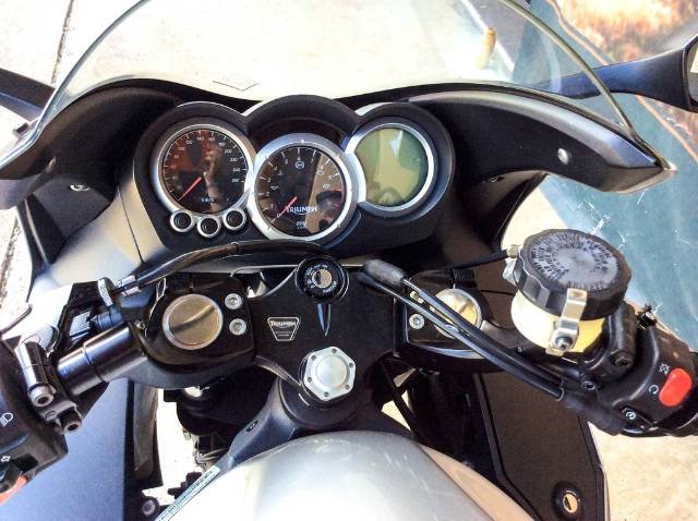 2011 TRIUMPH SPRINT GT ROAD SILVER