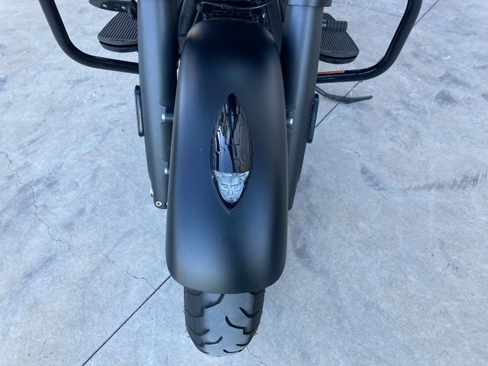 2019 Indian CHIEFTAIN DARK HORSE BLACK ThunderBLACKSmoke