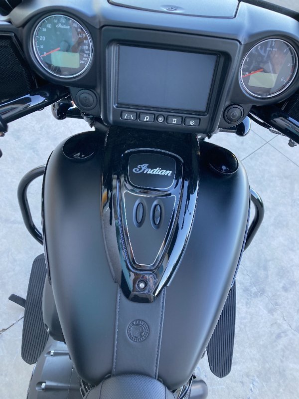 2019 Indian CHIEFTAIN DARK HORSE BLACK ThunderBLACKSmoke
