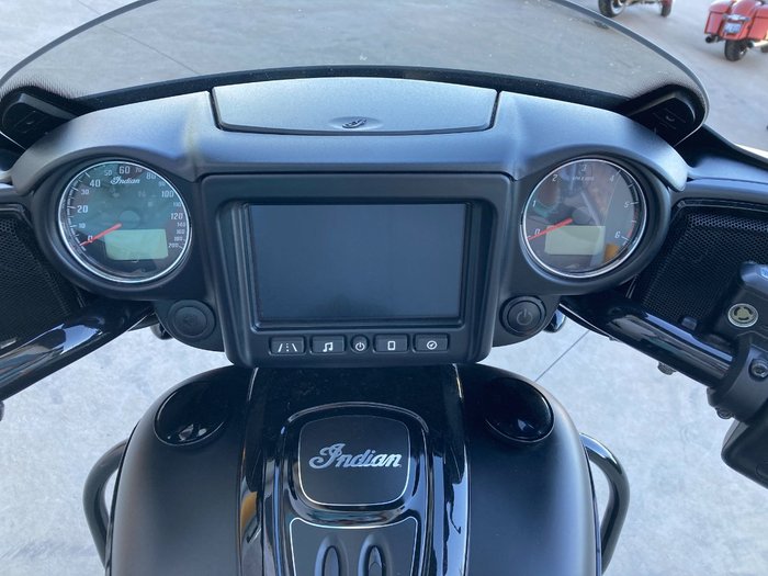 2019 Indian CHIEFTAIN DARK HORSE BLACK ThunderBLACKSmoke