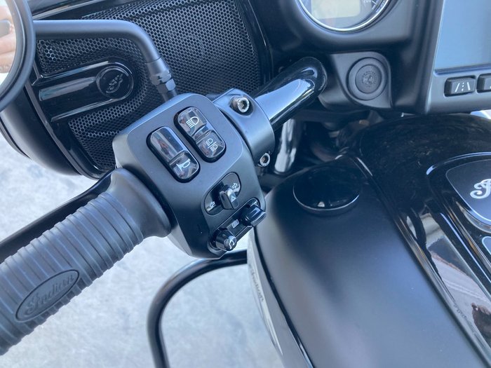 2019 Indian CHIEFTAIN DARK HORSE BLACK ThunderBLACKSmoke