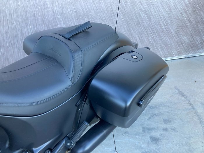 2019 Indian CHIEFTAIN DARK HORSE BLACK ThunderBLACKSmoke