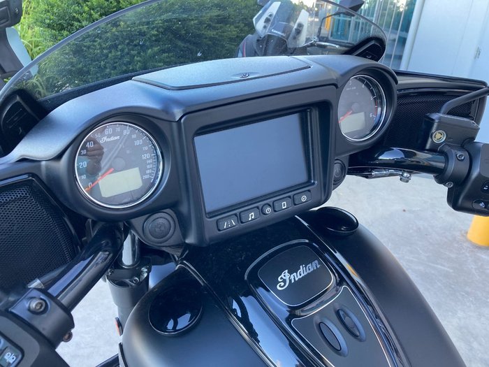 2019 Indian CHIEFTAIN DARK HORSE BLACK ThunderBLACKSmoke