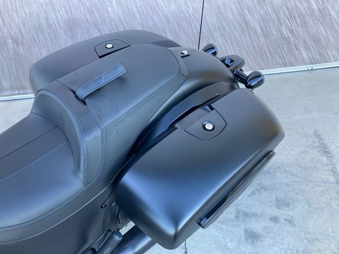 2019 Indian CHIEFTAIN DARK HORSE BLACK ThunderBLACKSmoke