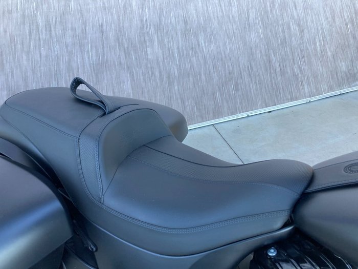 2019 Indian CHIEFTAIN DARK HORSE BLACK ThunderBLACKSmoke