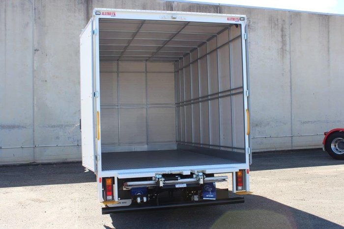 2021 FUSO CANTER 515 White