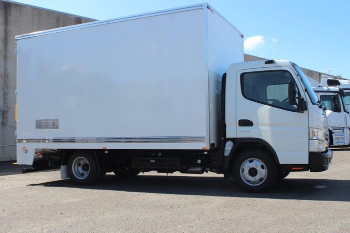 2021 FUSO CANTER 515 White