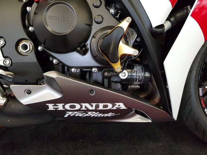 2015 Honda CBR1000RR (FIREBLADE) Red