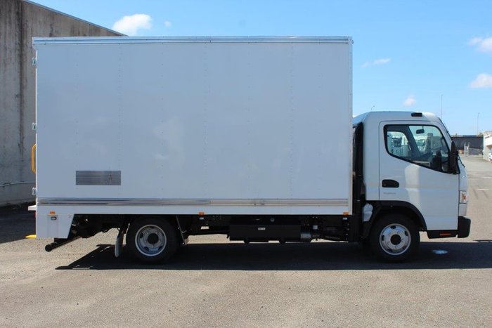 2021 FUSO CANTER 515 White