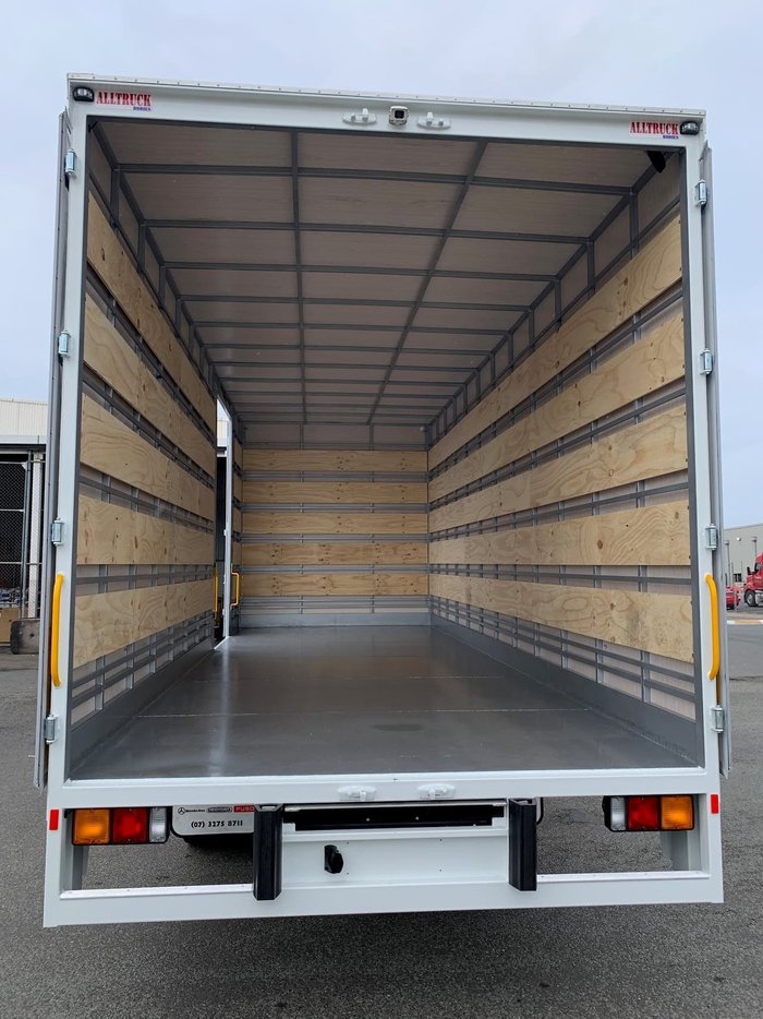 2021 FUSO FIGHTER 1227 White