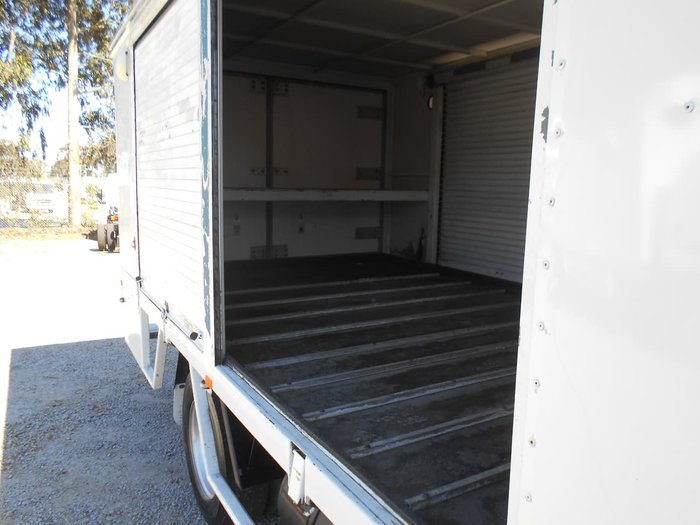 2010 FUSO CANTER 4.0T White