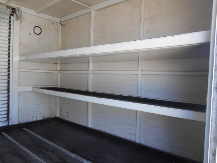 2010 FUSO CANTER 4.0T White