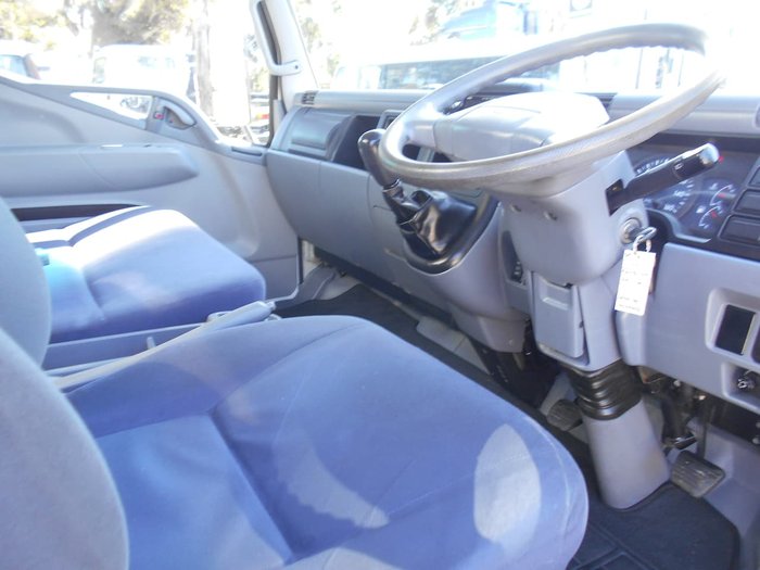 2010 FUSO CANTER 4.0T White