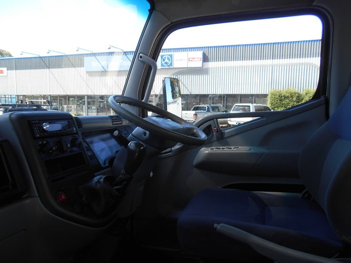 2010 FUSO CANTER 4.0T White