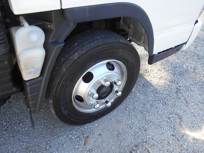 2010 FUSO CANTER 4.0T White