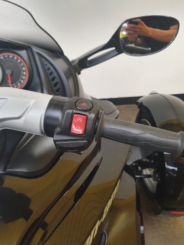 2014 BRP SPYDER Black