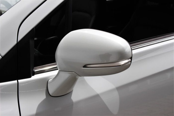 2019 Suzuki S-Cross Turbo Prestige JY White