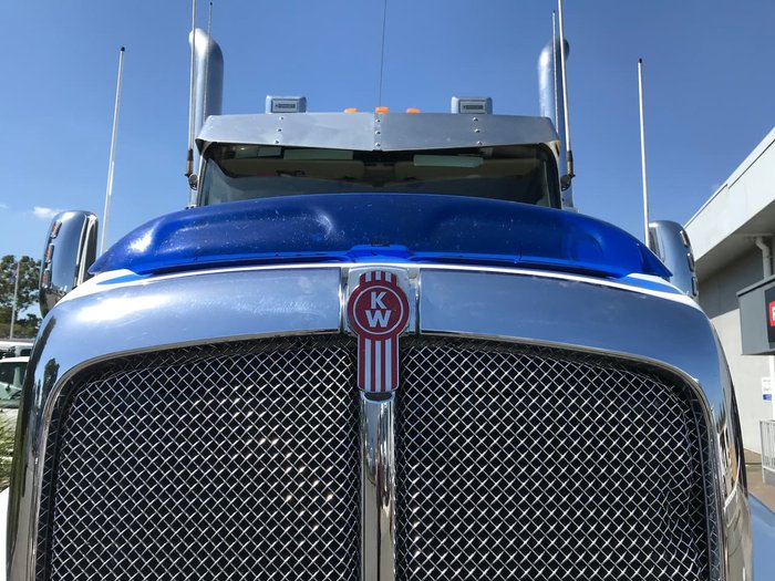 2014 KENWORTH T409 White