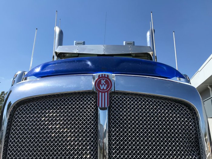 2014 KENWORTH T409 White