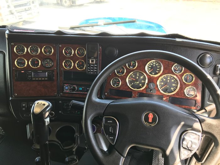 2014 KENWORTH T409 White