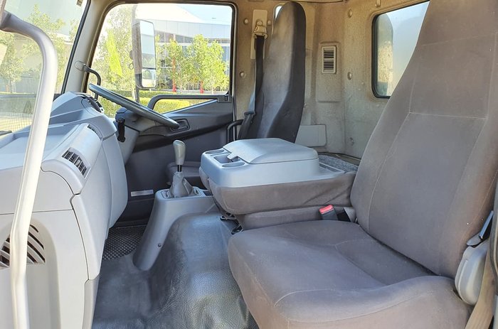 2015 FUSO 1024 FIGHTER WHITE