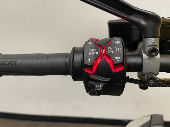 2019 DUCATI DIAVEL 1260 (SANDSTONE GREY) Grey