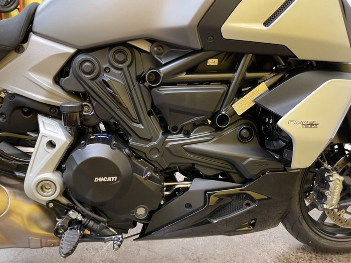 2019 DUCATI DIAVEL 1260 (SANDSTONE GREY) Grey