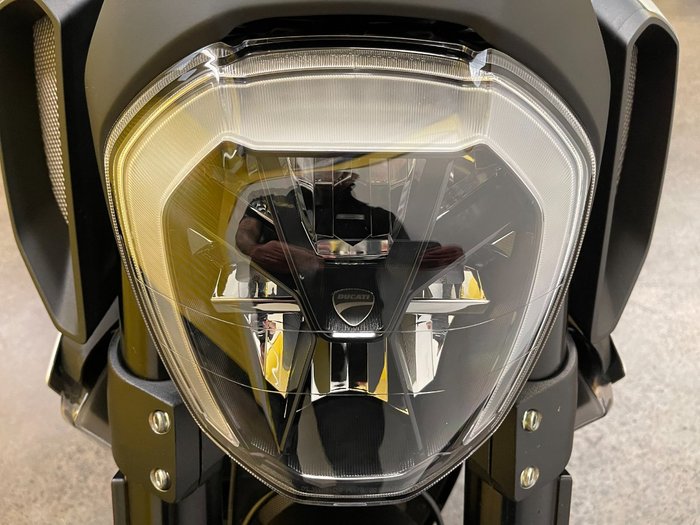 2019 DUCATI DIAVEL 1260 (SANDSTONE GREY) Grey
