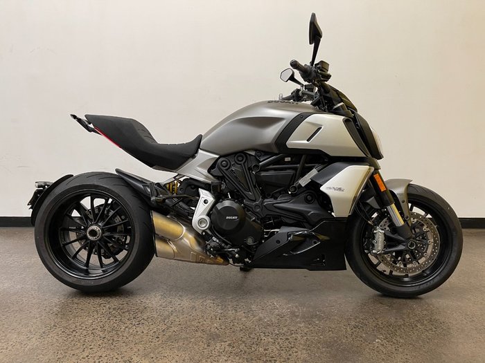 2019 DUCATI DIAVEL 1260 (SANDSTONE GREY) Grey